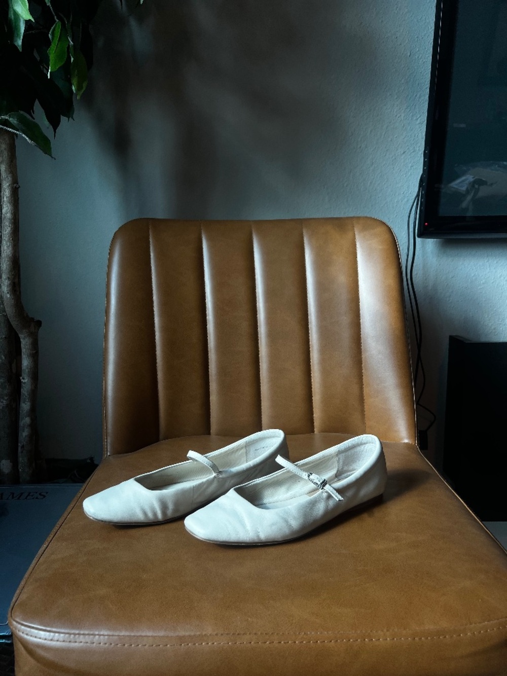 Dolce Vita Soft White Leather Ballet Flats Mary Jane Square Toe Minimalist